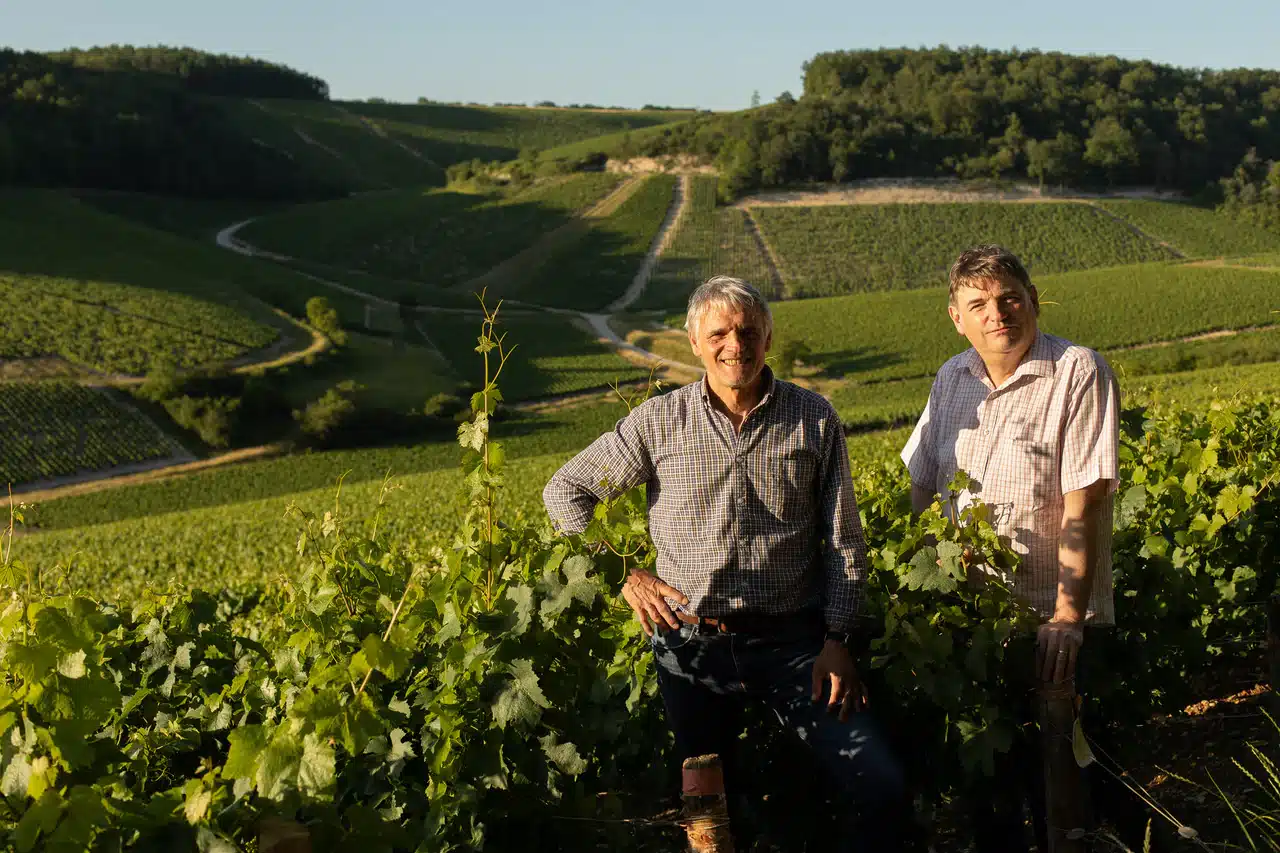 Jumelage Jalhay-Nolay - Les deux viticulteurs, les frères Dampt devant leur vignoble